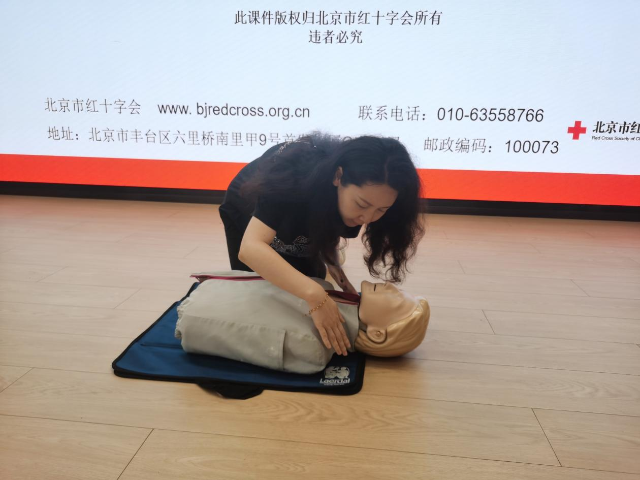 应急救护进机关 上好“生命必修课”