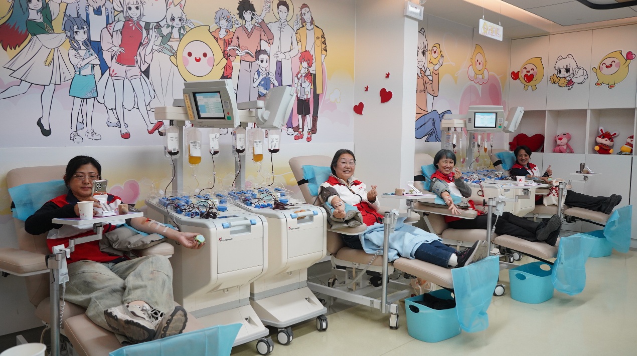 一群人在房间里

AI 生成的内容可能不正确。