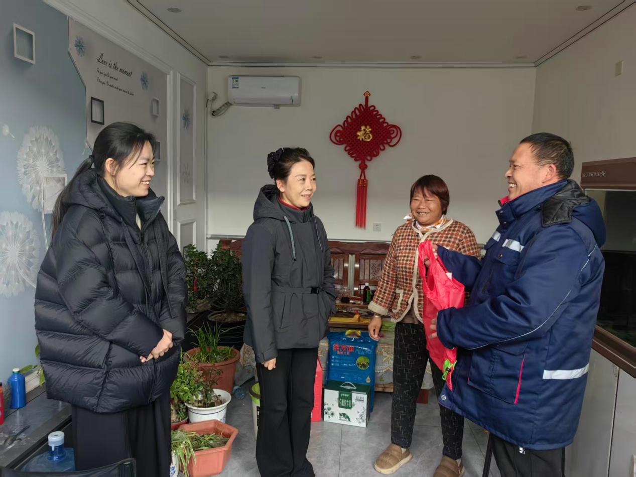 大兴红会班子成员入户慰问2